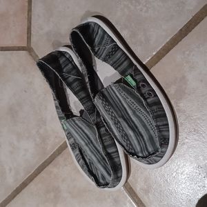 Sanuk Shoes Women's size 8